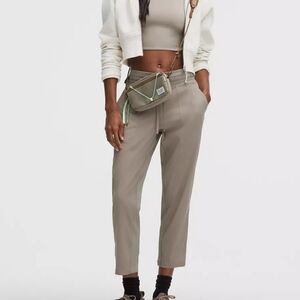 Lululemon Dance Studio Mid-Rise Crop Pants Size 4